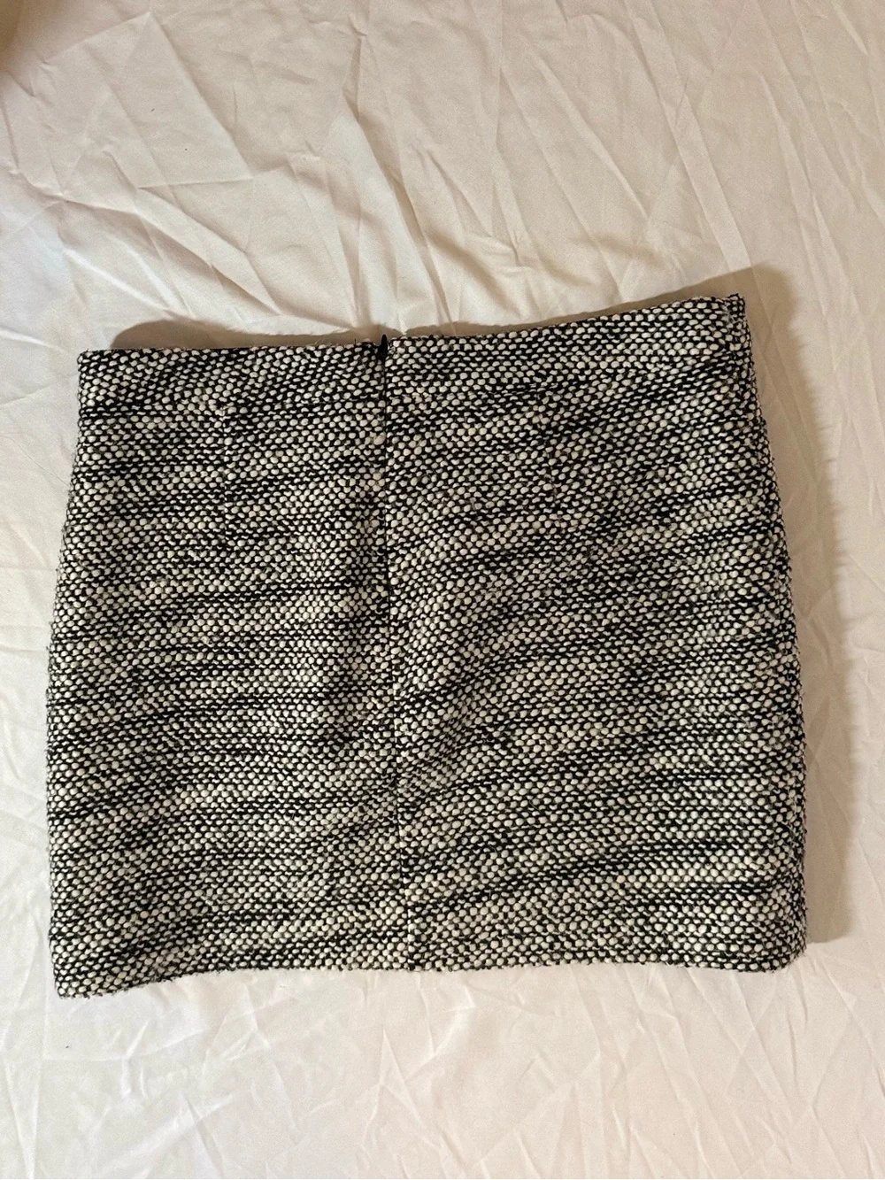 J. Crew Black and White Tweed Mini Skirt 55%Acrylic 38%Wool 7%Other Size 8 (X22)